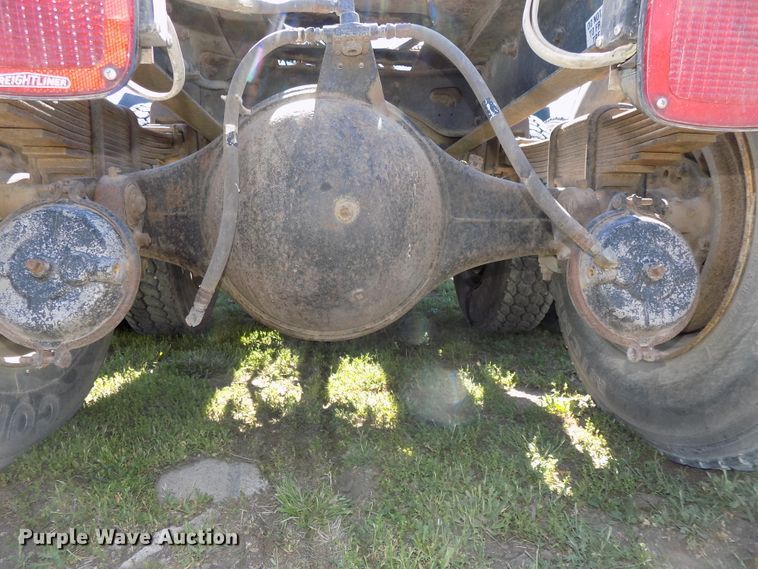 image for item DG2576 1984 International COF9670XL semi truck