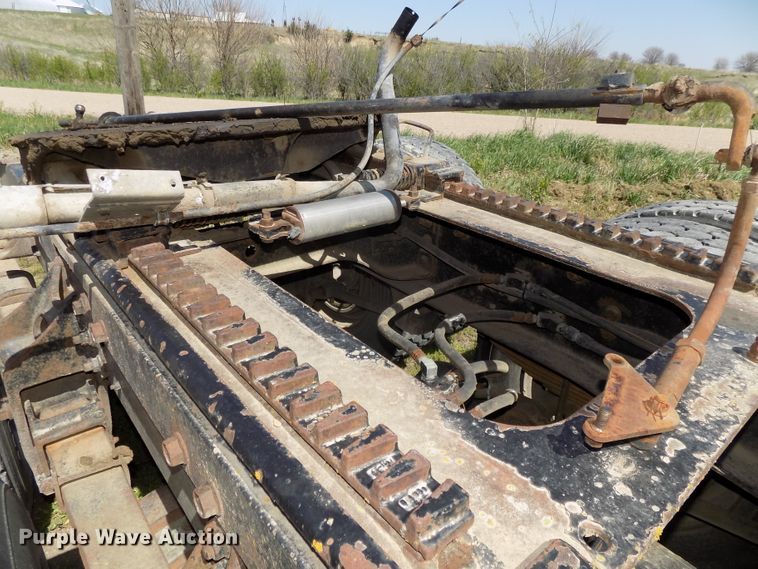 image for item DG2576 1984 International COF9670XL semi truck