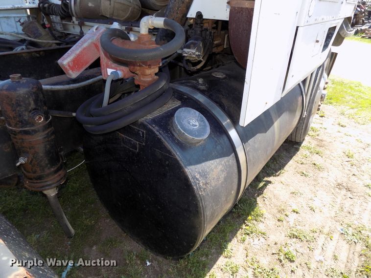 image for item DG2576 1984 International COF9670XL semi truck