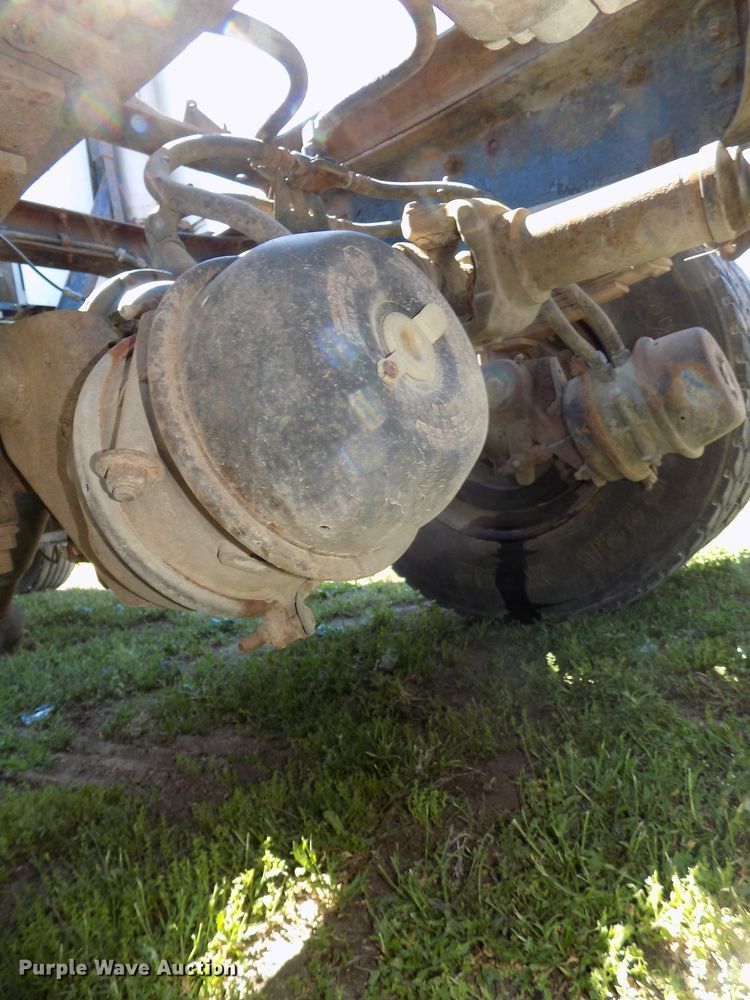 image for item DG2576 1984 International COF9670XL semi truck