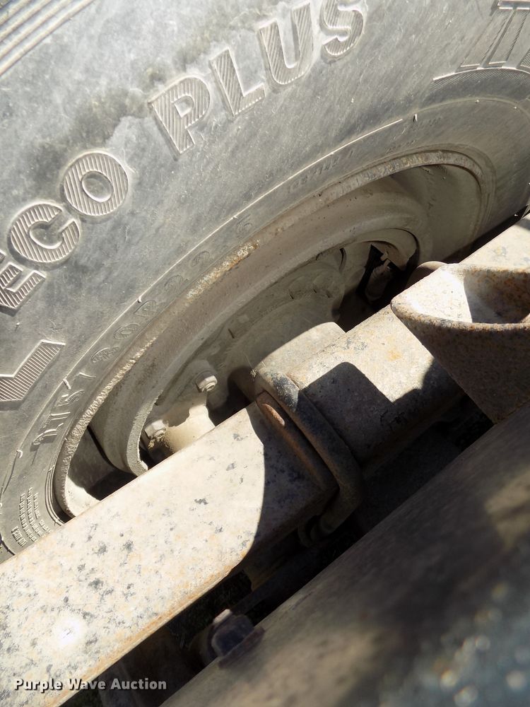 image for item DG2576 1984 International COF9670XL semi truck