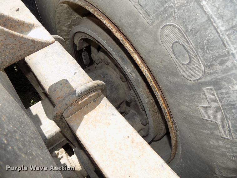 image for item DG2576 1984 International COF9670XL semi truck