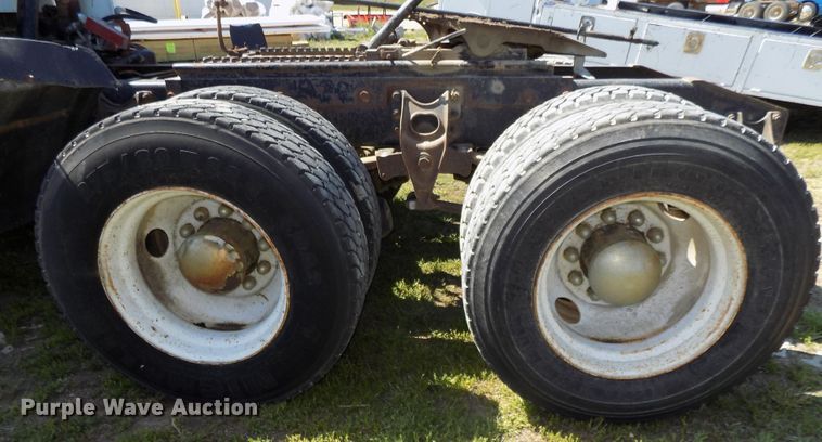 image for item DG2576 1984 International COF9670XL semi truck