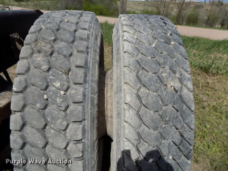 image for item DG2576 1984 International COF9670XL semi truck