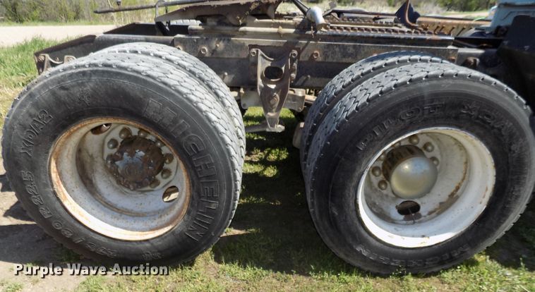 image for item DG2576 1984 International COF9670XL semi truck