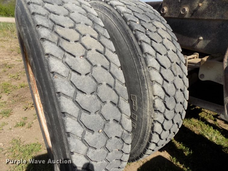 image for item DG2576 1984 International COF9670XL semi truck