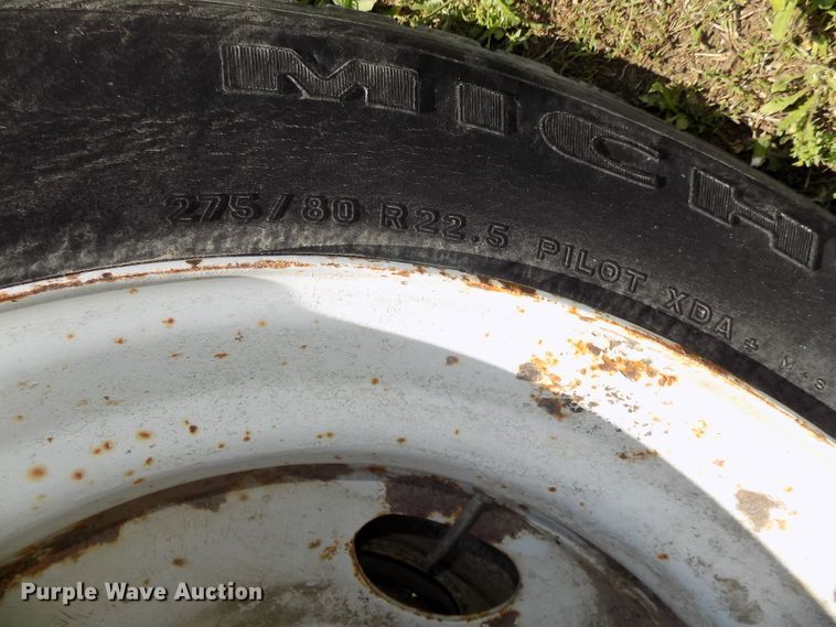 image for item DG2576 1984 International COF9670XL semi truck