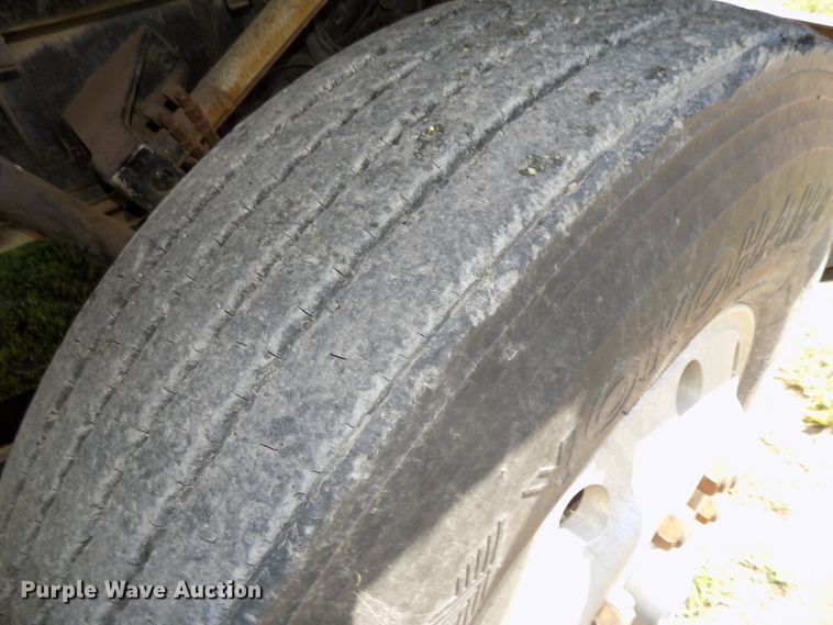 image for item DG2576 1984 International COF9670XL semi truck