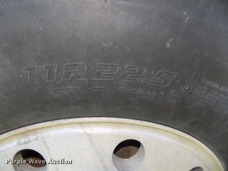 image for item DG2576 1984 International COF9670XL semi truck