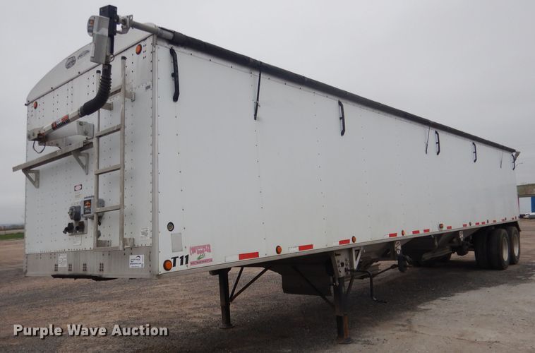 image for item DG5971 2011 Corn Husker Ultra-Lite double hopper bottom grain trailer