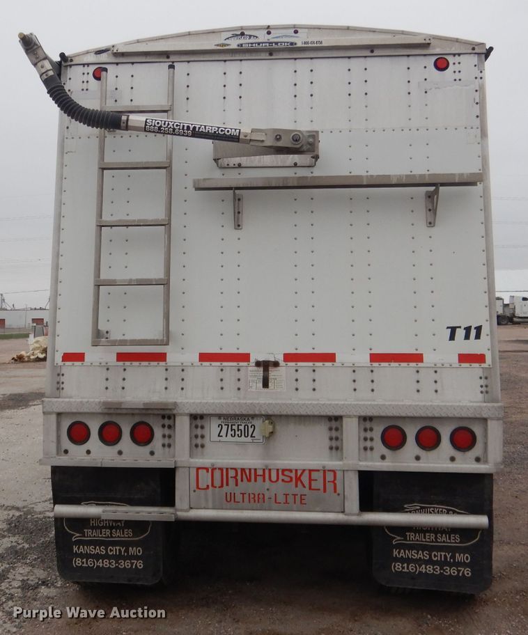 image for item DG5971 2011 Corn Husker Ultra-Lite double hopper bottom grain trailer