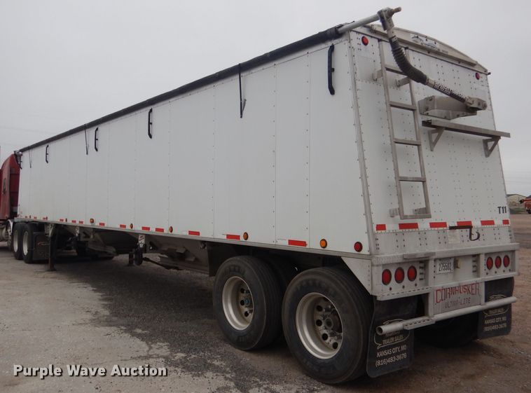 image for item DG5971 2011 Corn Husker Ultra-Lite double hopper bottom grain trailer
