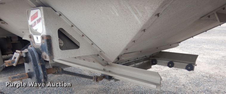 image for item DG5971 2011 Corn Husker Ultra-Lite double hopper bottom grain trailer