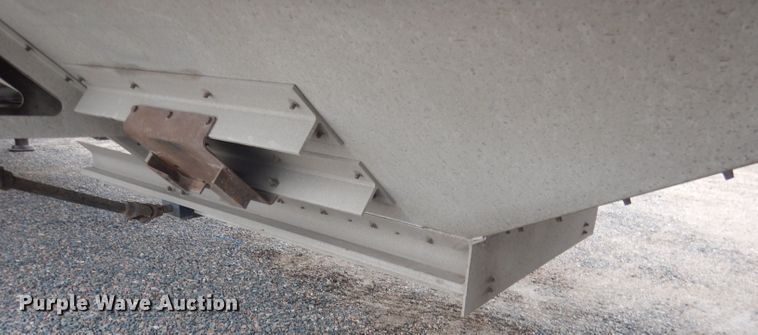 image for item DG5971 2011 Corn Husker Ultra-Lite double hopper bottom grain trailer
