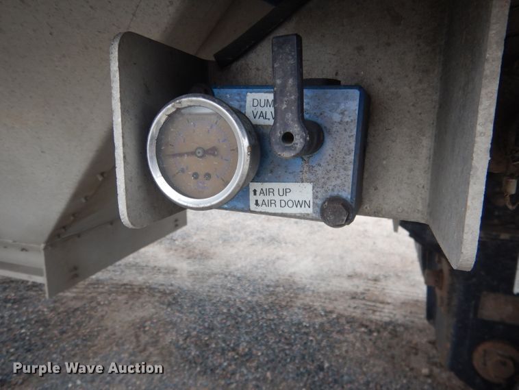 image for item DG5971 2011 Corn Husker Ultra-Lite double hopper bottom grain trailer