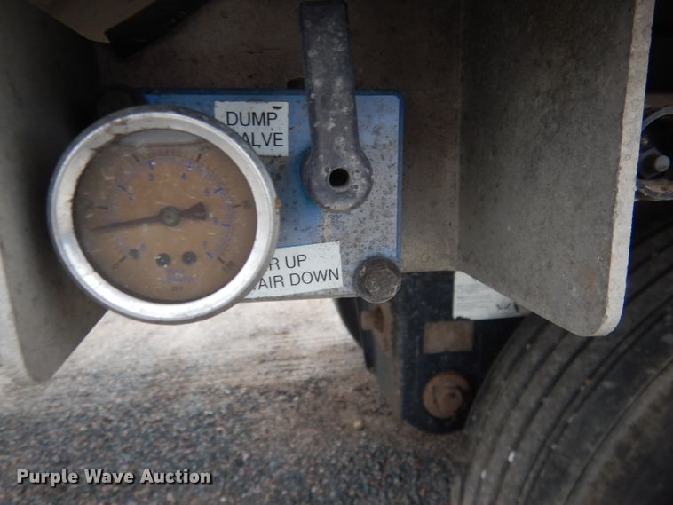 image for item DG5971 2011 Corn Husker Ultra-Lite double hopper bottom grain trailer