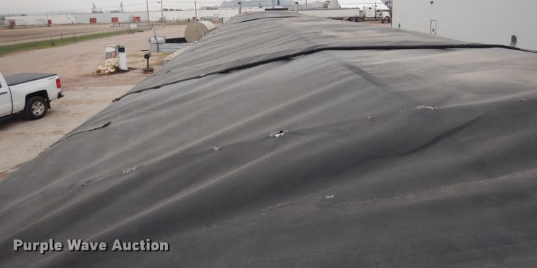 image for item DG5971 2011 Corn Husker Ultra-Lite double hopper bottom grain trailer