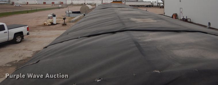 image for item DG5971 2011 Corn Husker Ultra-Lite double hopper bottom grain trailer