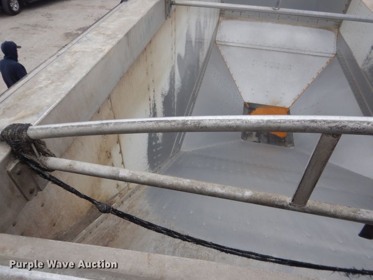 image for item DG5971 2011 Corn Husker Ultra-Lite double hopper bottom grain trailer