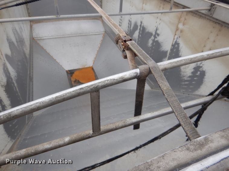 image for item DG5971 2011 Corn Husker Ultra-Lite double hopper bottom grain trailer