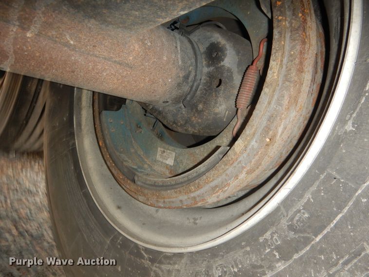 image for item DG5971 2011 Corn Husker Ultra-Lite double hopper bottom grain trailer