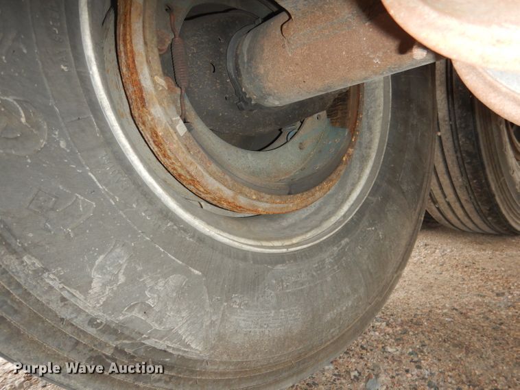 image for item DG5971 2011 Corn Husker Ultra-Lite double hopper bottom grain trailer