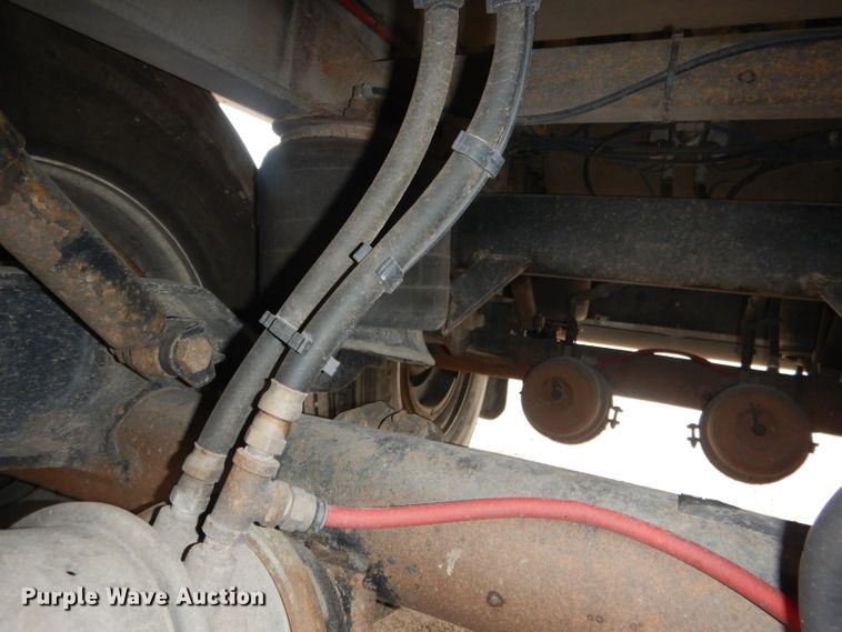 image for item DG5971 2011 Corn Husker Ultra-Lite double hopper bottom grain trailer