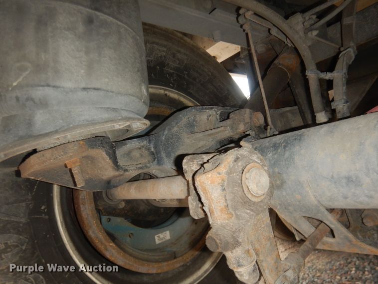 image for item DG5971 2011 Corn Husker Ultra-Lite double hopper bottom grain trailer