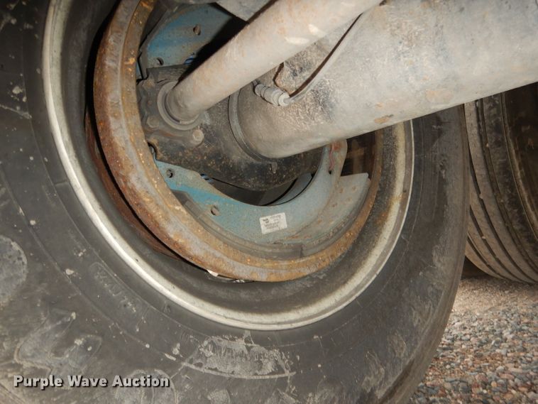 image for item DG5971 2011 Corn Husker Ultra-Lite double hopper bottom grain trailer