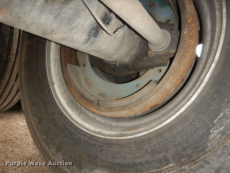 image for item DG5971 2011 Corn Husker Ultra-Lite double hopper bottom grain trailer