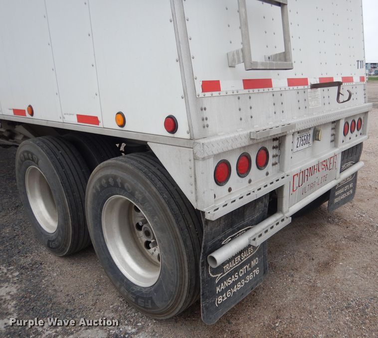 image for item DG5971 2011 Corn Husker Ultra-Lite double hopper bottom grain trailer