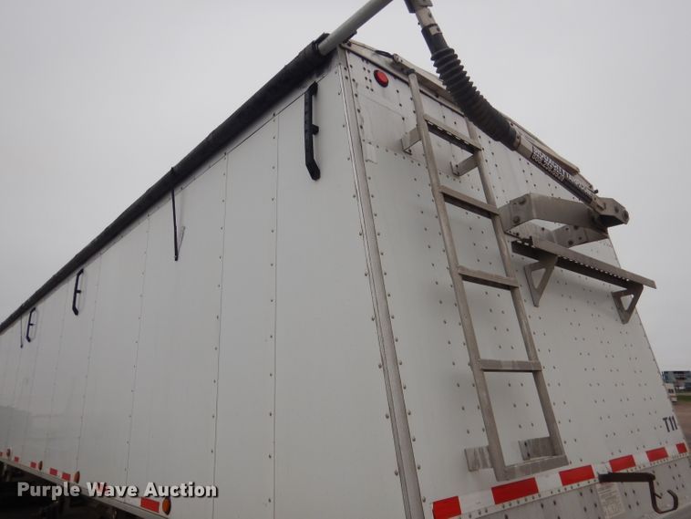 image for item DG5971 2011 Corn Husker Ultra-Lite double hopper bottom grain trailer