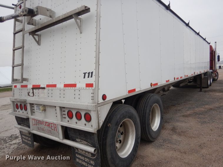 image for item DG5971 2011 Corn Husker Ultra-Lite double hopper bottom grain trailer