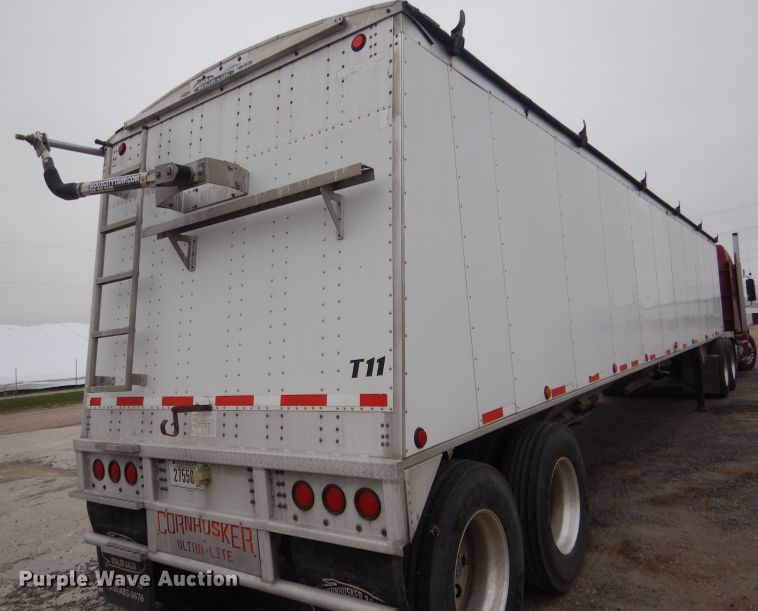 image for item DG5971 2011 Corn Husker Ultra-Lite double hopper bottom grain trailer