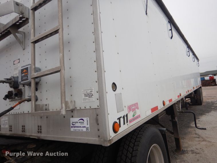 image for item DG5971 2011 Corn Husker Ultra-Lite double hopper bottom grain trailer