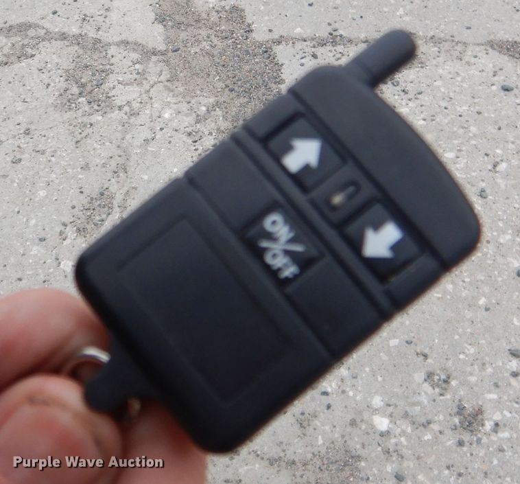 image for item DG5971 2011 Corn Husker Ultra-Lite double hopper bottom grain trailer