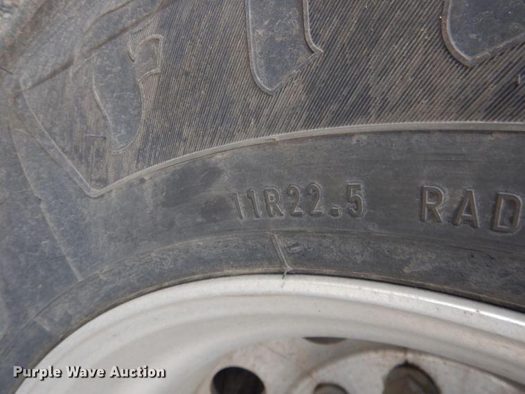 image for item DG5971 2011 Corn Husker Ultra-Lite double hopper bottom grain trailer