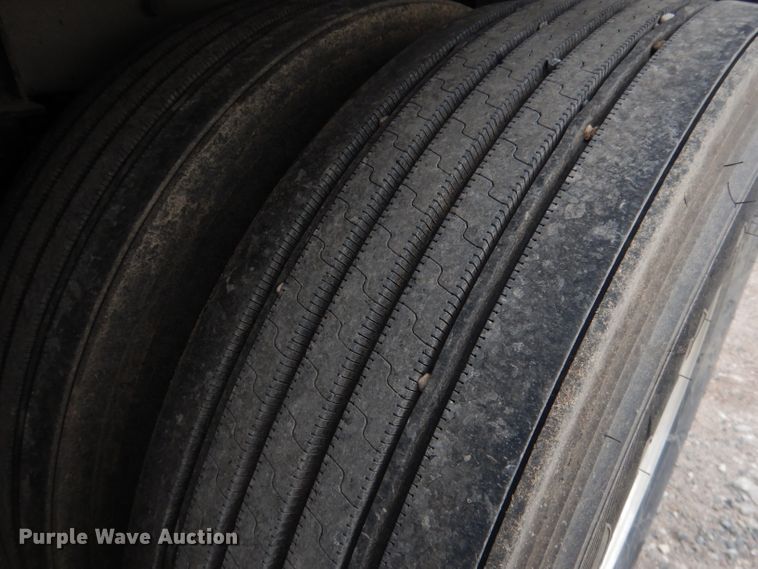 image for item DG5971 2011 Corn Husker Ultra-Lite double hopper bottom grain trailer