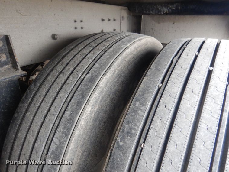 image for item DG5971 2011 Corn Husker Ultra-Lite double hopper bottom grain trailer