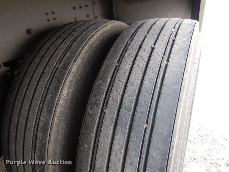 image for item DG5971 2011 Corn Husker Ultra-Lite double hopper bottom grain trailer