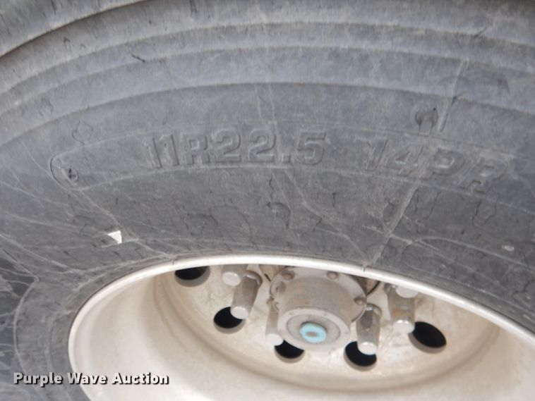 image for item DG5971 2011 Corn Husker Ultra-Lite double hopper bottom grain trailer