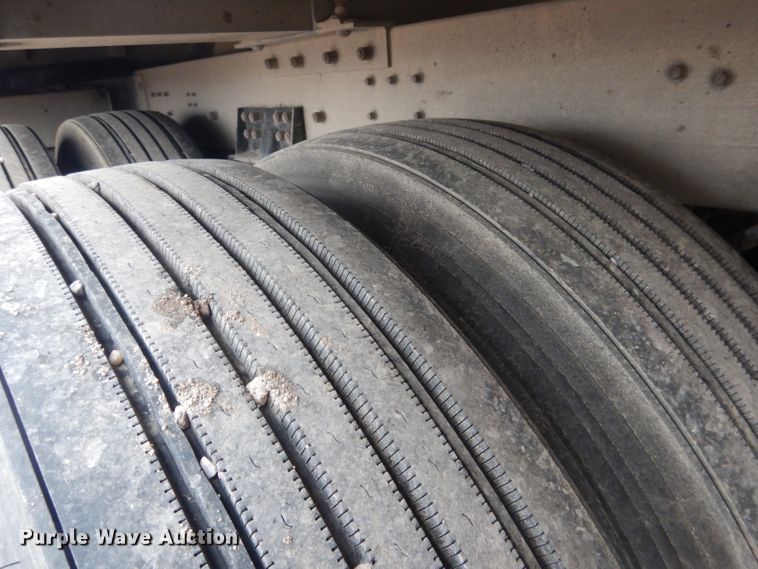 image for item DG5971 2011 Corn Husker Ultra-Lite double hopper bottom grain trailer