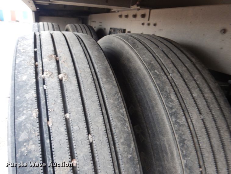 image for item DG5971 2011 Corn Husker Ultra-Lite double hopper bottom grain trailer