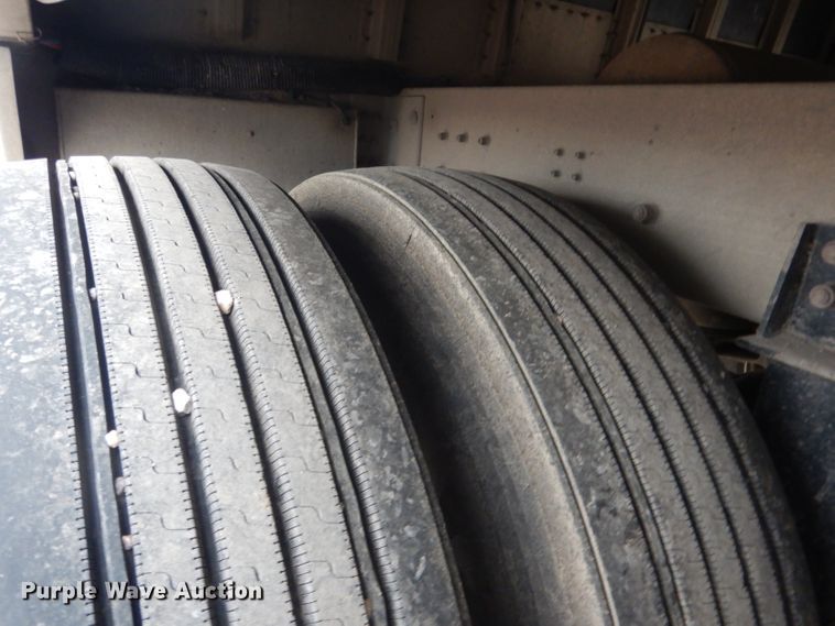 image for item DG5971 2011 Corn Husker Ultra-Lite double hopper bottom grain trailer