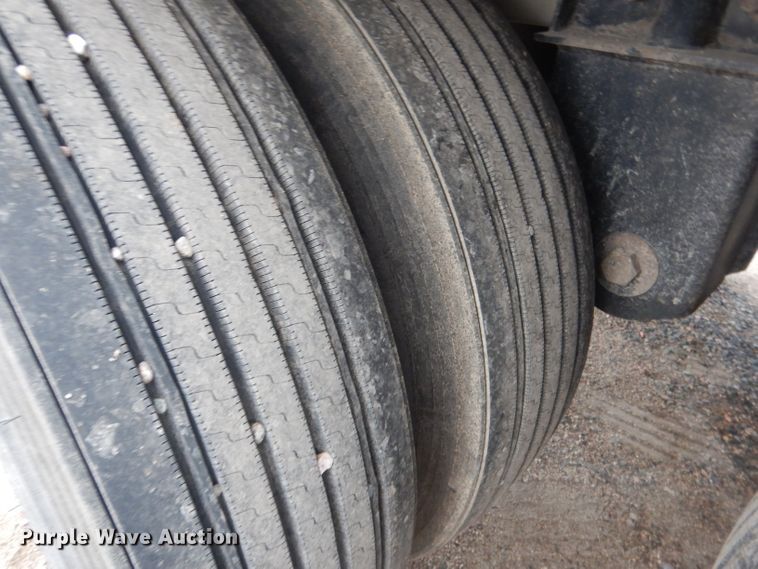 image for item DG5971 2011 Corn Husker Ultra-Lite double hopper bottom grain trailer