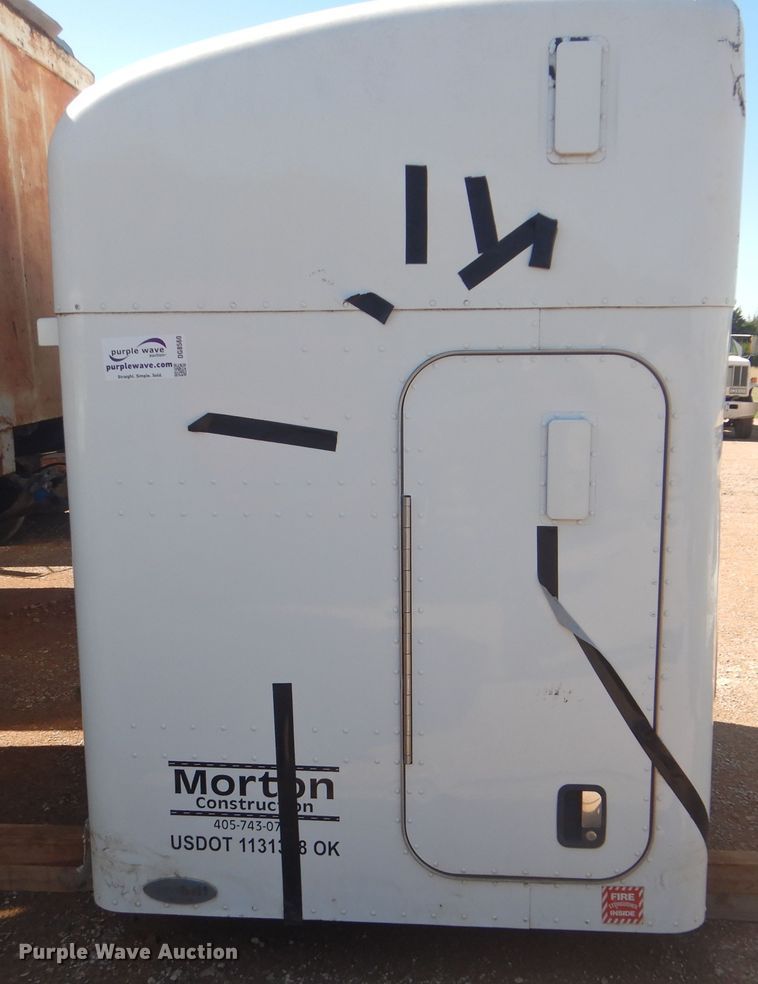 image for item DG8560 Unibilt semi truck sleeper