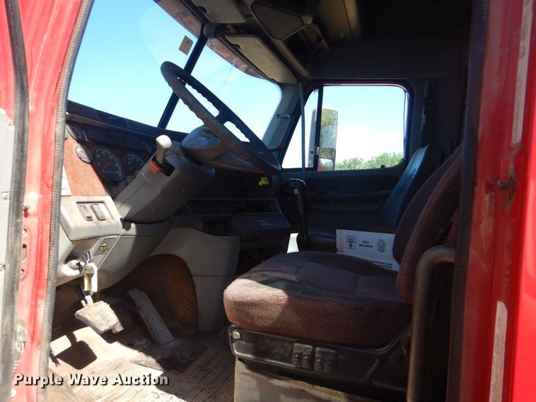 image for item DG8561 1998 Freightliner Century Class semi truck