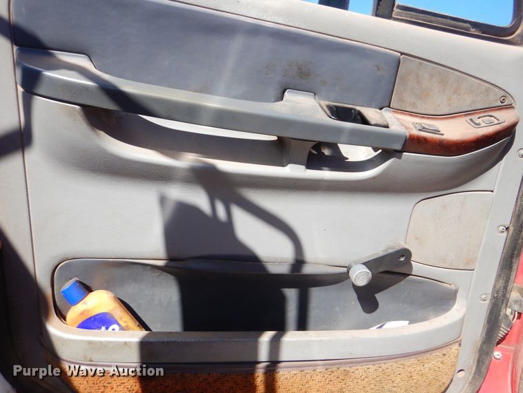 image for item DG8561 1998 Freightliner Century Class semi truck