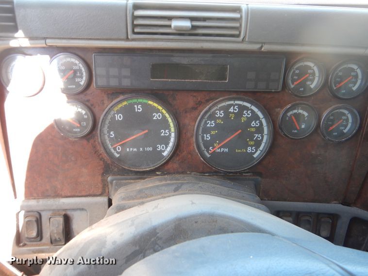 image for item DG8561 1998 Freightliner Century Class semi truck