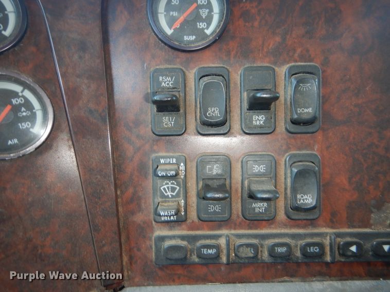 image for item DG8561 1998 Freightliner Century Class semi truck